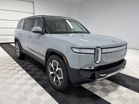Used 2024 Rivian R1S Adventure image 7