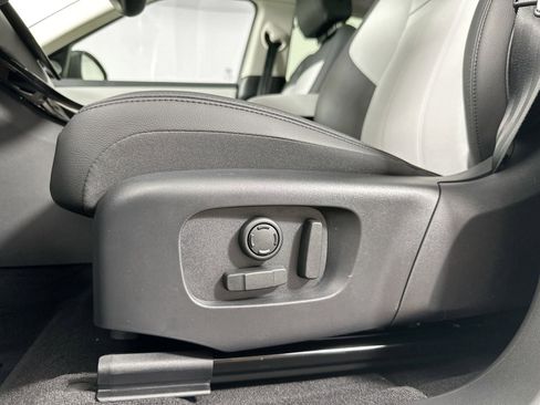 Certified 2025 Land Rover Range Rover Evoque Dynamic SE image 16