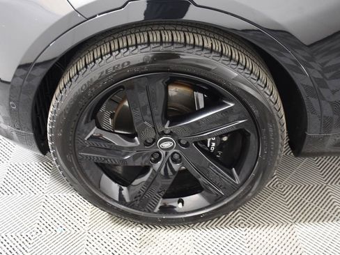 Used 2024 Land Rover Discovery Metropolitan Edition image 11