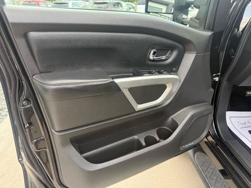 Used 2017 Nissan Titan PRO-4X AWD/4WD image 12