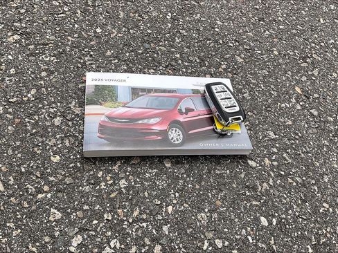 Certified 2023 Chrysler Voyager LX FWD image 10