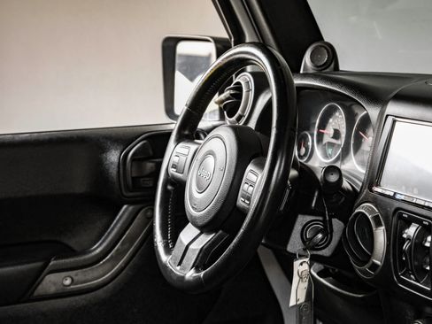 Used 2011 Jeep Wrangler Unlimited Sport image 12