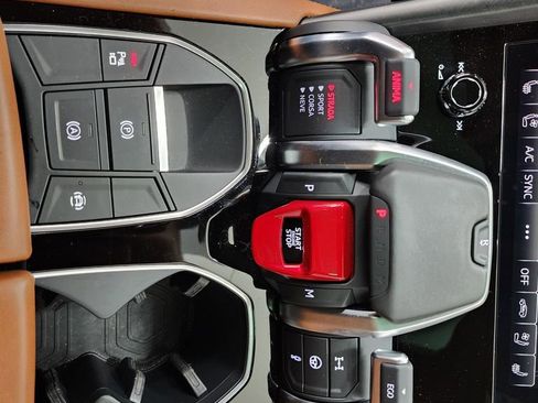 Used 2022 Lamborghini Urus image 21