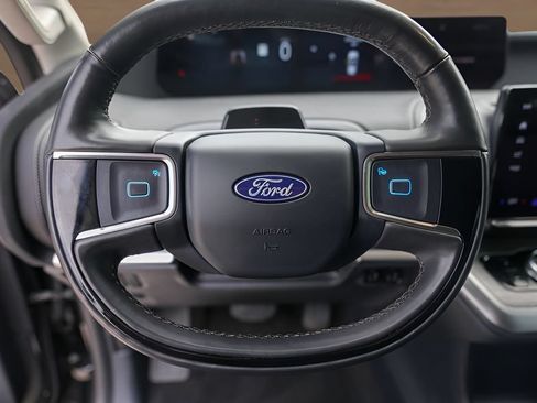 Used 2025 Ford Expedition Max Platinum AWD/4WD image 11