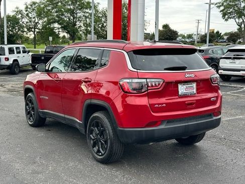 Used 2025 Jeep Compass Latitude AWD/4WD image 6