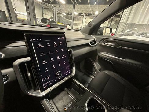 Used 2025 GMC Acadia Elevation w/ Elevation Premium Package image 15