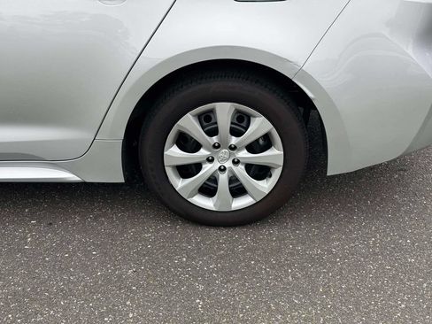 Used 2025 Toyota Corolla LE FWD image 11