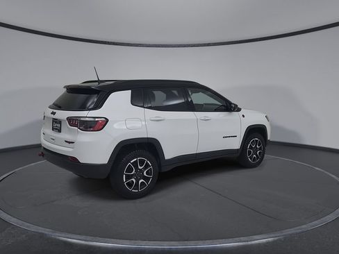 Certified 2026 Jeep Compass Trailhawk AWD/4WD image 18