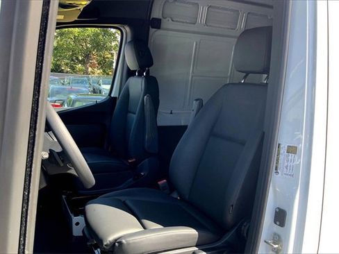 Used 2024 Mercedes-Benz Sprinter 2500 image 6