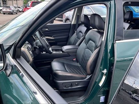 Certified 2024 Nissan Pathfinder Platinum FWD image 18
