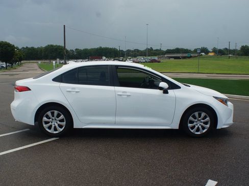 Used 2026 Toyota Corolla LE FWD image 19