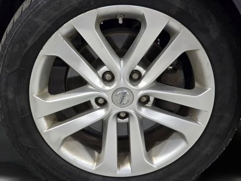 Used 2012 Nissan Juke SV image 32