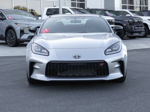 New 2026 Toyota GR86 Premium RWD image 2