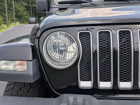 Used 2018 Jeep Wrangler Unlimited Sahara w/ Cold Weather Group AWD/4WD image 10