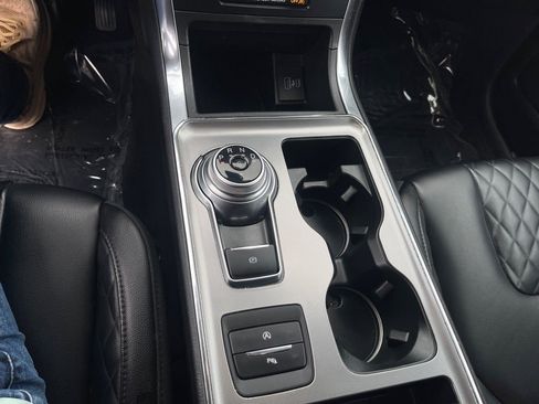 Used 2024 Ford Edge Titanium image 15