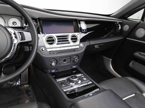 Used 2019 Rolls-Royce Dawn RWD image 22