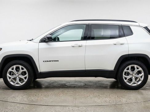 Used 2025 Jeep Compass Latitude image 5
