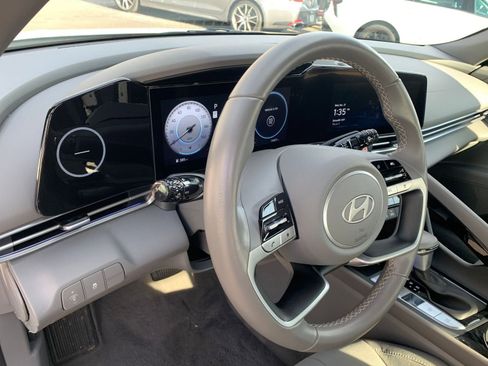 Used 2025 Hyundai Elantra SEL image 32