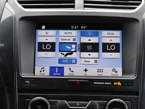 Used 2017 Ford Explorer XLT w/ Equipment Group 202A AWD/4WD image 21
