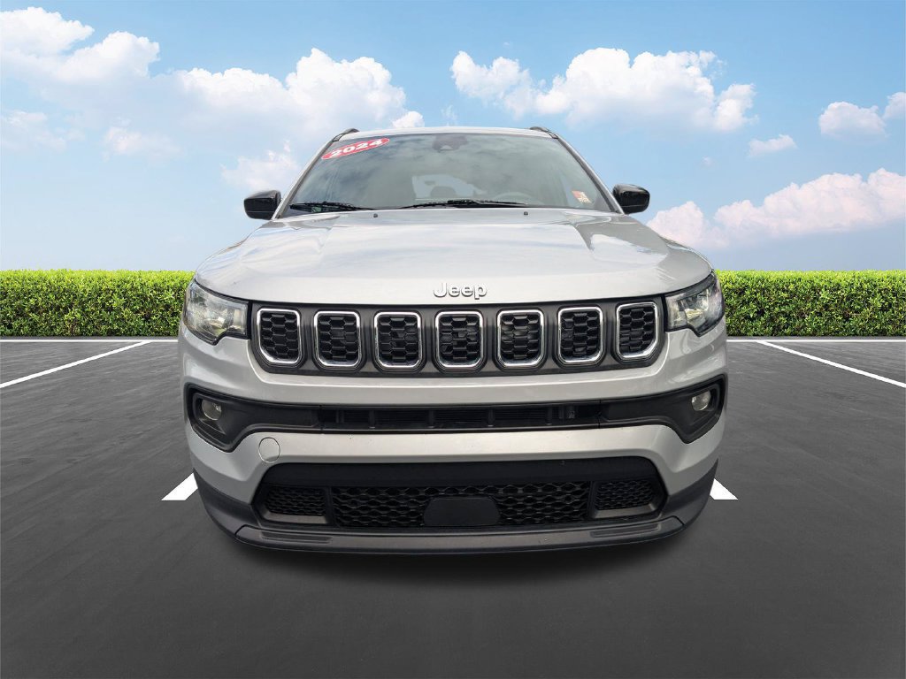 Used 2024 Jeep Compass Latitude AWD/4WD image 10