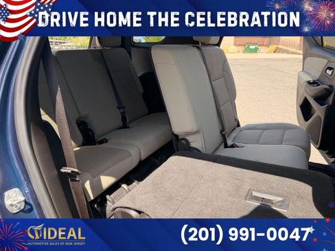 Used 2022 Chevrolet Traverse LS FWD image 17