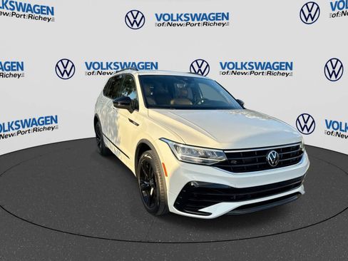 Used 2023 Volkswagen Tiguan SE R-Line FWD image 16