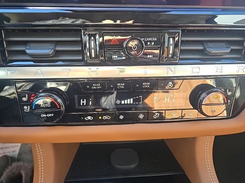 New 2026 Nissan Pathfinder Platinum image 18