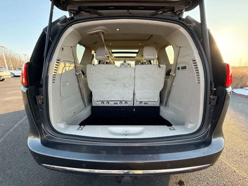 Used 2017 Chrysler Pacifica Limited w/ UConnect Theater Package image 23