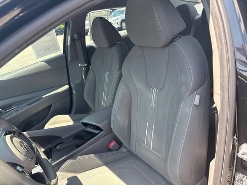 Used 2023 Hyundai Elantra SEL w/ Preferred Accessory Package FWD image 15