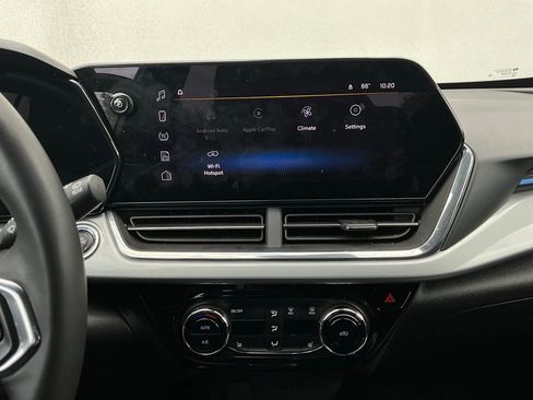 Used 2025 Chevrolet Trax LT w/ LT Convenience Package image 24