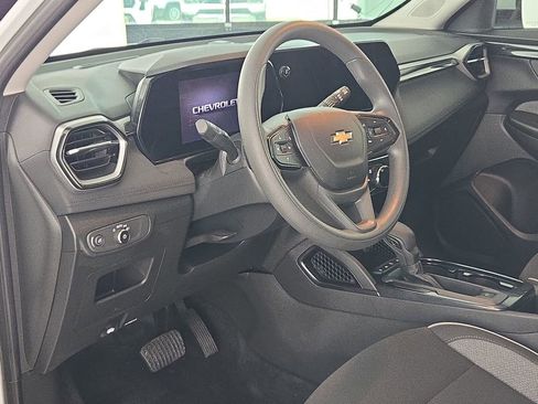 Certified 2025 Chevrolet TrailBlazer LT w/ Driver Confidence Package AWD/4WD image 16