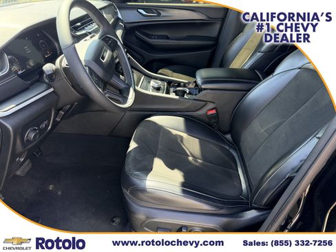 Used 2023 Jeep Grand Cherokee L Laredo AWD/4WD image 18
