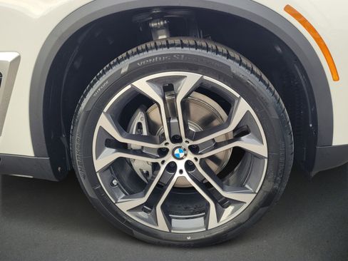 New 2026 BMW X5 sDrive40i image 9
