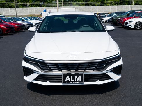 New 2026 Hyundai Elantra SE FWD image 2