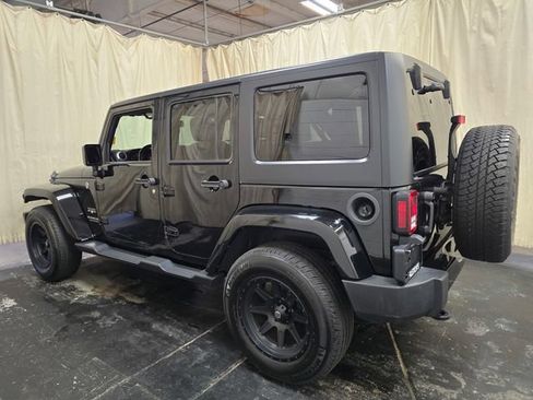 Used 2016 Jeep Wrangler Unlimited Sahara w/ Connectivity Group AWD/4WD image 8