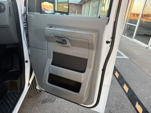 Used 2021 Ford E-350 and Econoline 350 Super Duty w/ Power Windows & Locks Group image 21