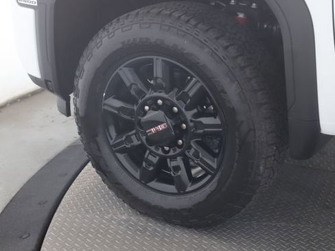 Used 2026 GMC Sierra 2500 AT4 w/ AT4 Preferred Package AWD/4WD image 13