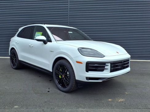 New 2025 Porsche Cayenne E-Hybrid image 33