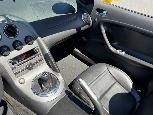 Used 2009 Pontiac Solstice Convertible w/ Premium Package image 16