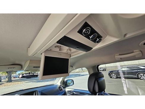Used 2015 Chrysler Town & Country Touring image 25