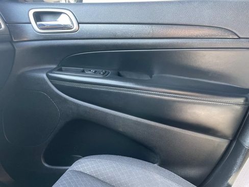 Used 2018 Jeep Grand Cherokee Laredo AWD/4WD image 30