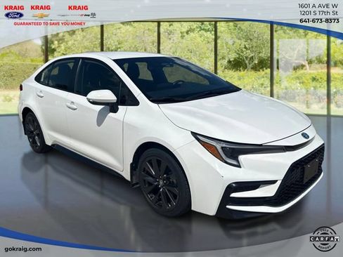 Used 2024 Toyota Corolla SE FWD image 3