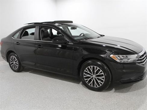 Used 2019 Volkswagen Jetta SE image 1