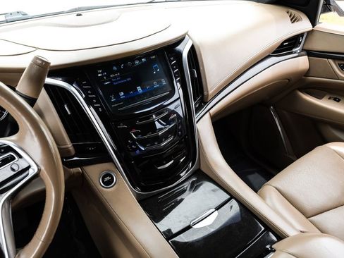 Used 2019 Cadillac Escalade Platinum AWD/4WD image 23