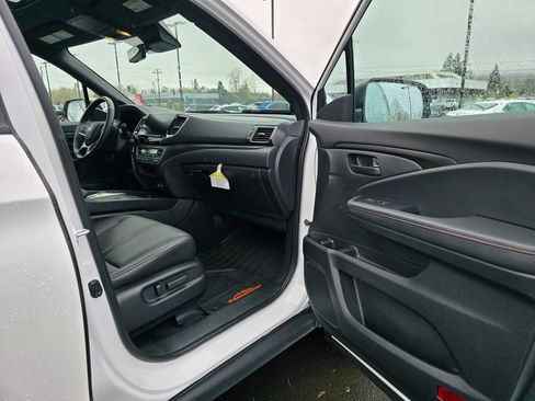 Certified 2024 Honda Ridgeline TrailSport image 13