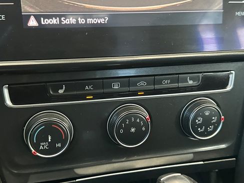 Used 2019 Volkswagen Golf SE w/ Driver Assistance Package FWD image 20