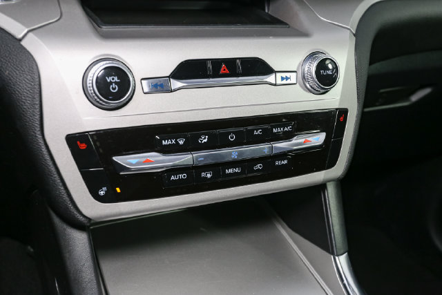 Used 2023 Ford Explorer XLT w/ Equipment Group 202A AWD/4WD image 26