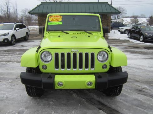 Used 2016 Jeep Wrangler Unlimited Sahara w/ Connectivity Group image 3