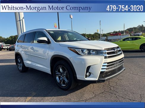 Used 2017 Toyota Highlander Limited Platinum FWD image 3