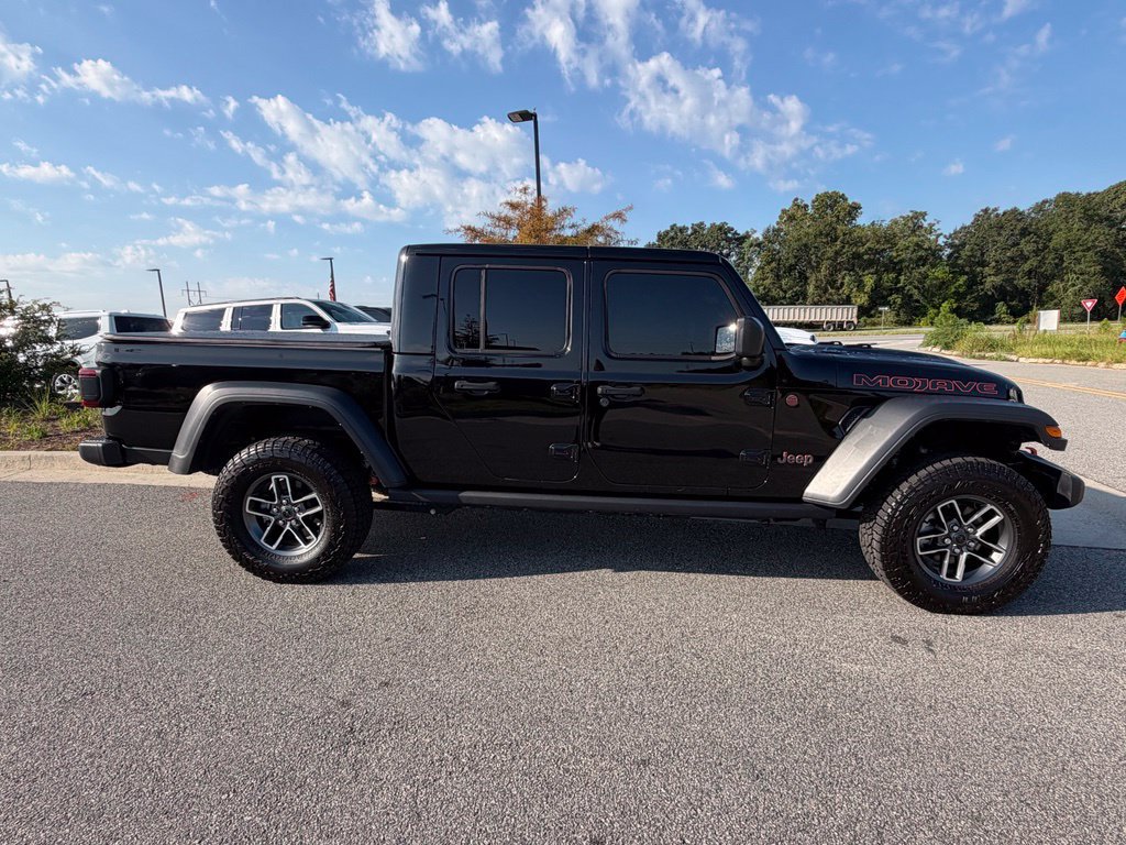 Used 2025 Jeep Gladiator Mojave w/ Technology Group AWD/4WD image 18